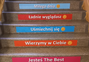 Grafiki na schodach