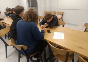 Wychowankowie pracują w grupach