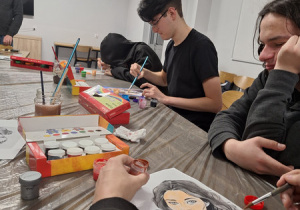 Wychowankowie malują.